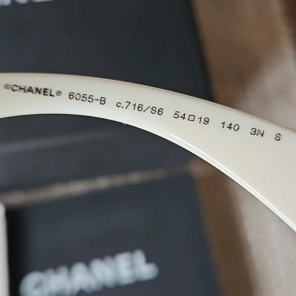 CHANEL Foldable White Silver Quilted Crystal CC Logo Sunglasses - Picture 5 of 8